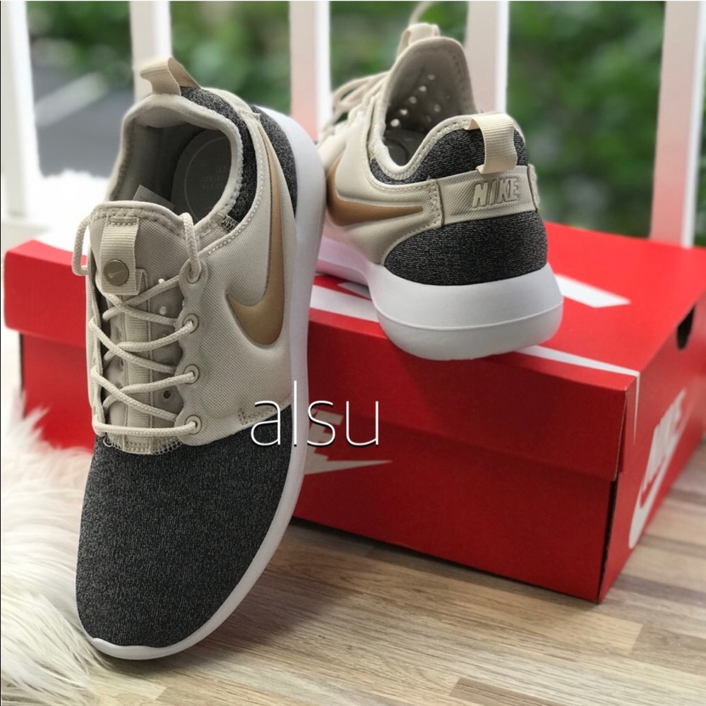 NWT Nike Roshe Two Knit   WMNS - Picture 4 of 6